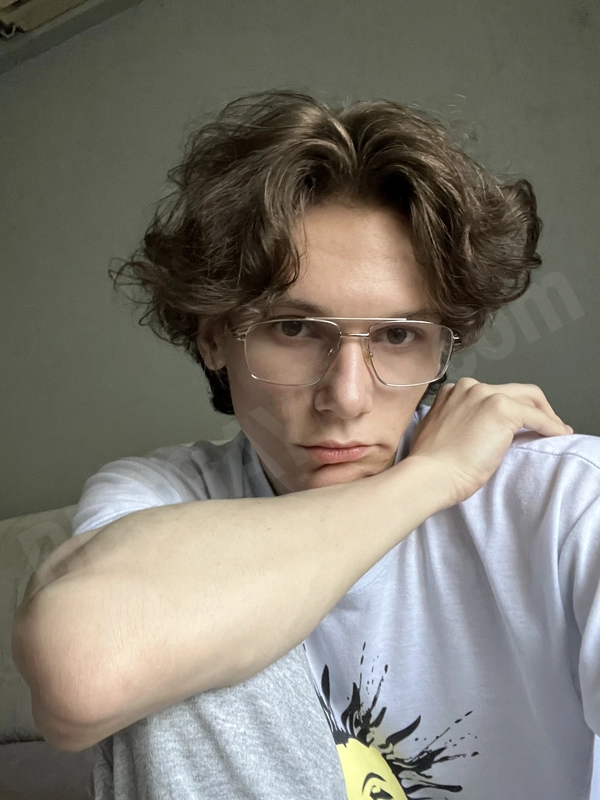 Artem20009184589493
